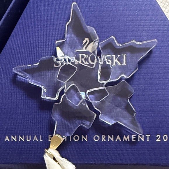 Swarovski Crystal Star Ornament with Blue Box - Picture 4 of 6